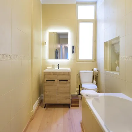 Apartman La Petite Elegance - Centre-ville, Standing & Balcon