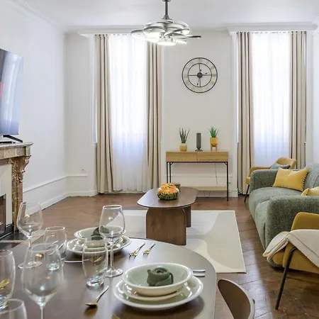 La Petite Elegance - Centre-ville, Standing & Balcon Apartman *